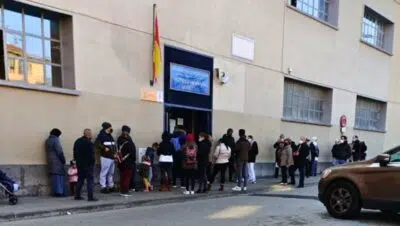 Multa por agredir a la policia en una oficina de extranjeria de Zaragoza Multa por agredir a la policia en una oficina de extranjeria de Zaragoza