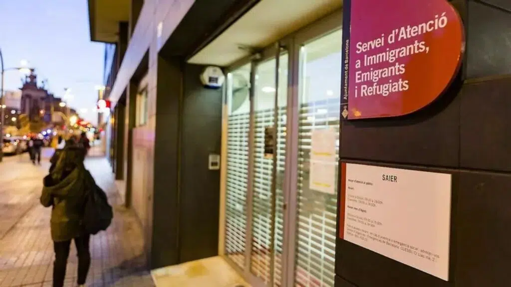 Migrantes atrapados en Barcelona Sin citas y en el limbo legal Migrantes atrapados en Barcelona Sin citas y en el limbo legal